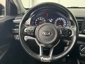 Kia Stonic (2018) thumbnail 18