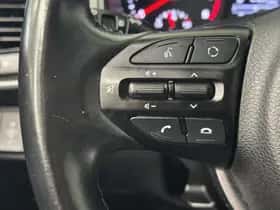 Kia Stonic (2018) thumbnail 24