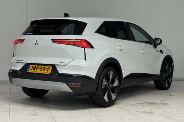 Mitsubishi Grandis (2025) thumbnail 2