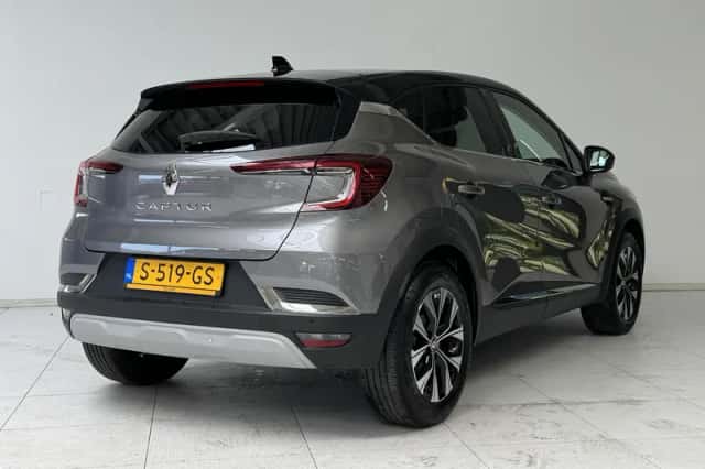 Renault Captur (2023) thumbnail 2