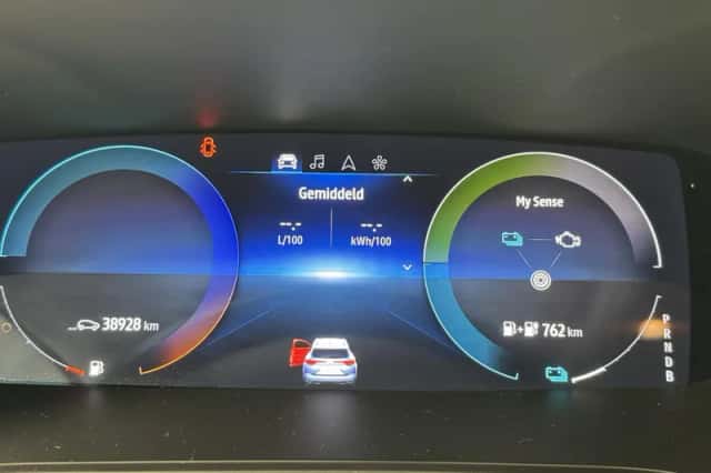 Renault Mégane E-Tech (2022) thumbnail 4