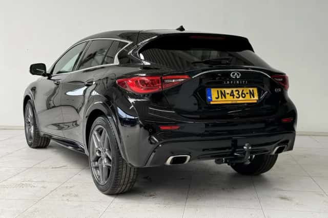 Infiniti Q30 (2016) thumbnail 6
