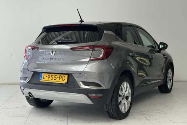 Renault Captur (2021) thumbnail 2