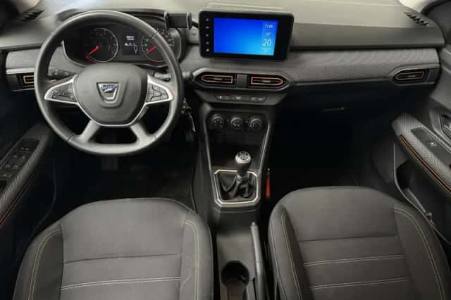 Dacia Sandero Stepway (2022) thumbnail 3