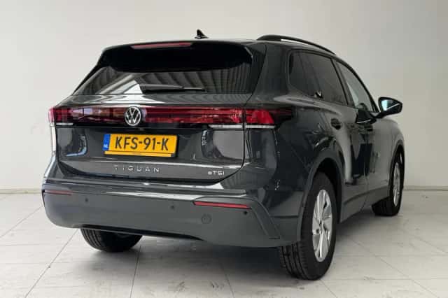 Volkswagen Tiguan (2024) thumbnail 2