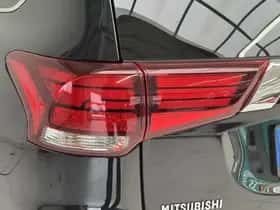 Mitsubishi Outlander (2015) thumbnail 14