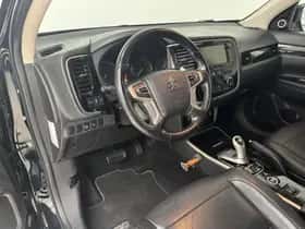 Mitsubishi Outlander (2015) thumbnail 17