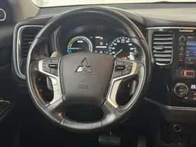 Mitsubishi Outlander (2015) thumbnail 35