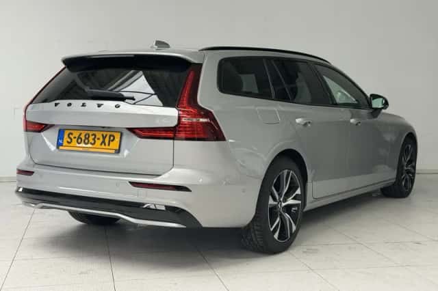 Volvo V60 (2023) thumbnail 2