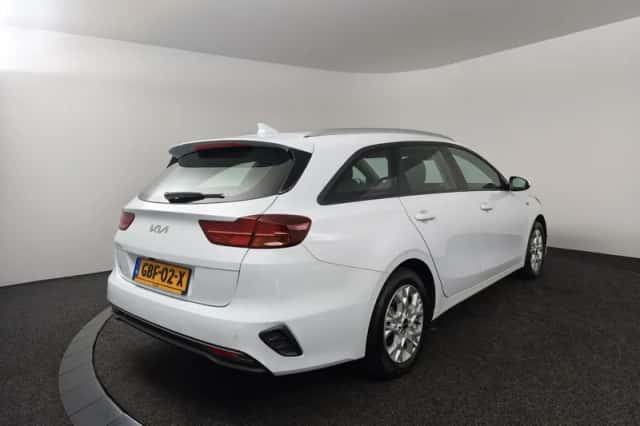 Kia Ceed Sportswagon (2024) thumbnail 2