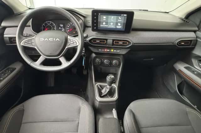 Dacia Sandero Stepway (2023) thumbnail 3