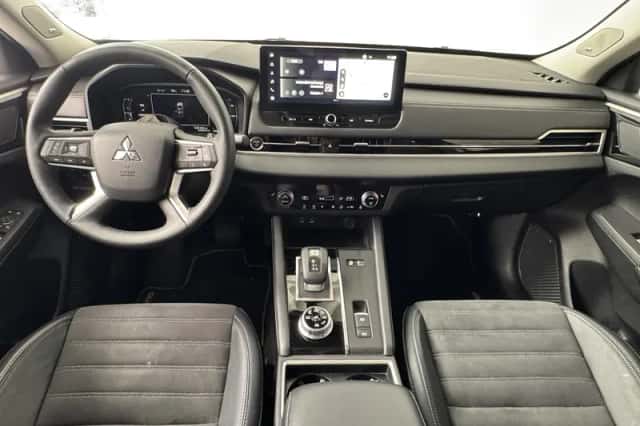 Mitsubishi Outlander (2025) thumbnail 3
