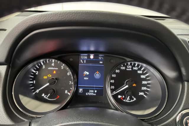 Nissan X-Trail (2021) thumbnail 4