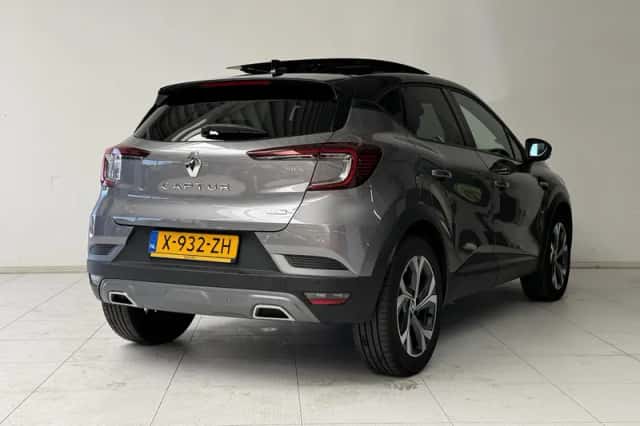 Renault Captur (2024) thumbnail 2