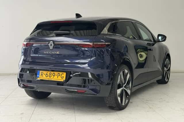 Renault Mégane E-Tech (2022) thumbnail 2