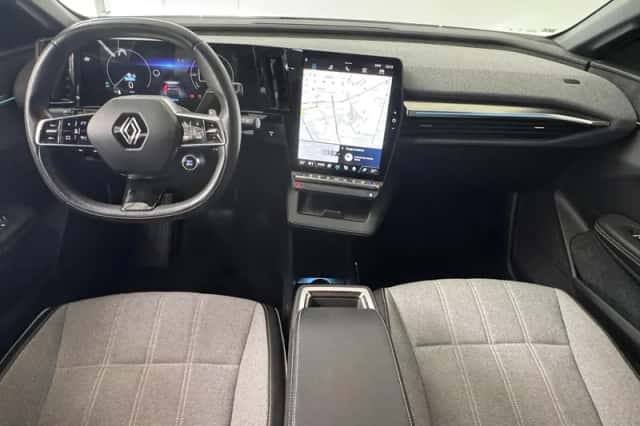 Renault Mégane E-Tech (2022) thumbnail 3