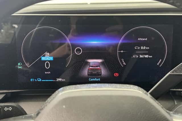 Renault Mégane E-Tech (2022) thumbnail 4