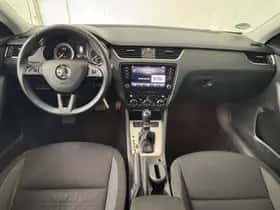 Škoda Octavia (2019) thumbnail 3