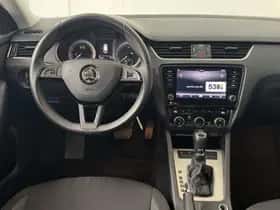 Škoda Octavia (2019) thumbnail 10