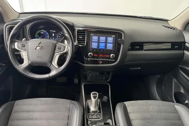 Mitsubishi Outlander (2019) thumbnail 3