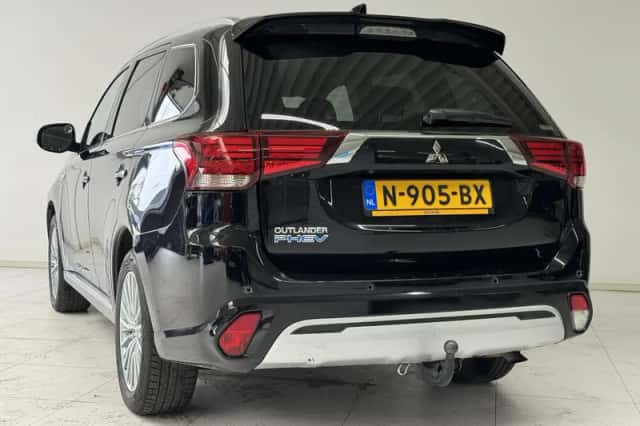 Mitsubishi Outlander (2019) thumbnail 6