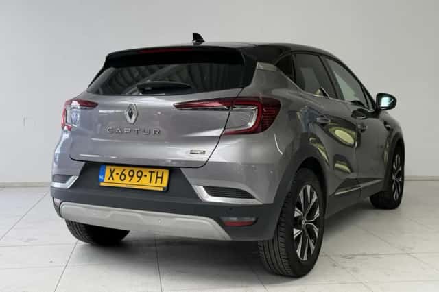 Renault Captur (2024) thumbnail 2