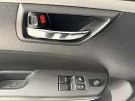 Suzuki Swift (2013) thumbnail 14