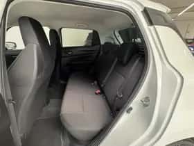 Suzuki Swift (2019) thumbnail 8