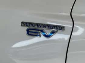 Mitsubishi Outlander (2021) thumbnail 14