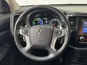 Mitsubishi Outlander (2021) thumbnail 16