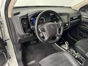 Mitsubishi Outlander (2021) thumbnail 23