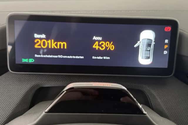 Polestar 4 (2025) thumbnail 4