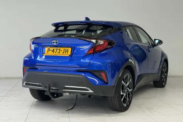 Toyota C-HR (2022) thumbnail 2