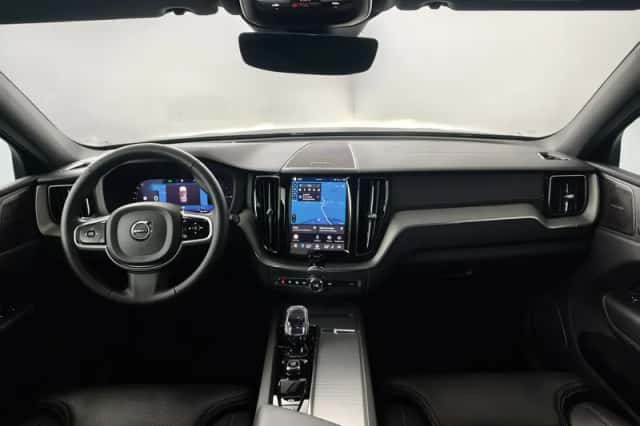 Volvo XC60 (2024) thumbnail 3