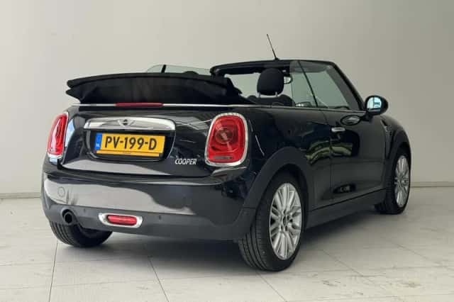 MINI Cooper (2016) thumbnail 2