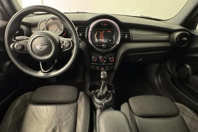 MINI Cooper (2016) thumbnail 3