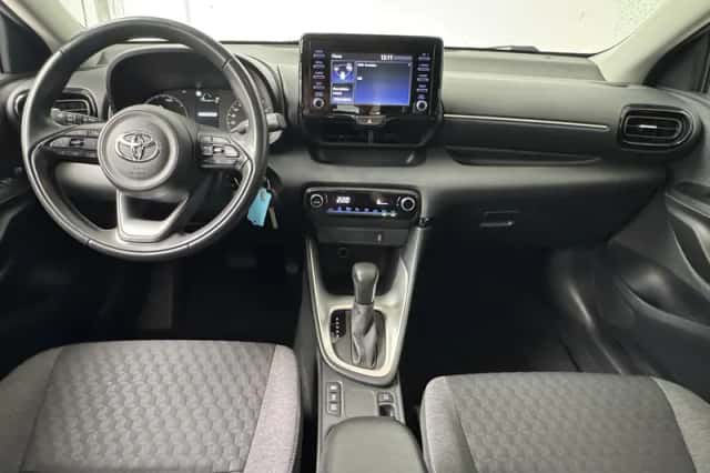 Toyota Yaris (2021) thumbnail 4