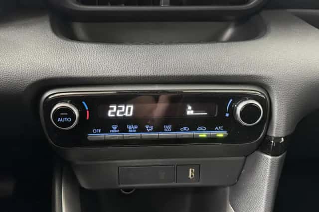 Toyota Yaris (2021) thumbnail 5