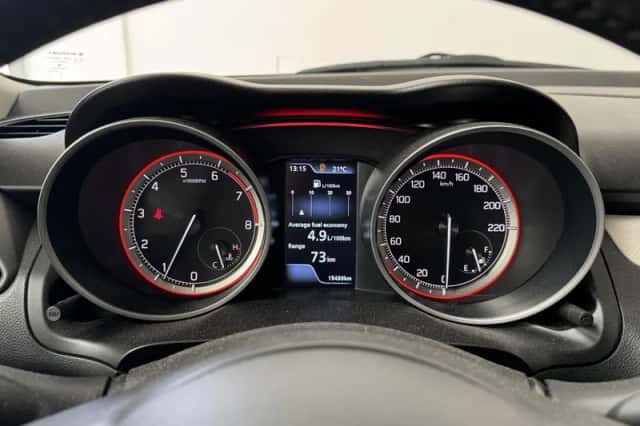 Suzuki Swift (2023) thumbnail 4