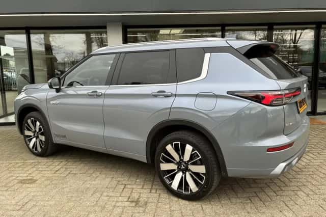 Mitsubishi Outlander (2026) thumbnail 3