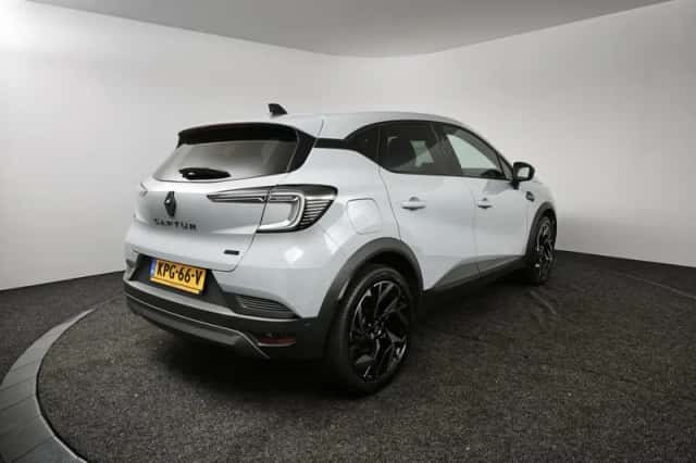Renault Captur (2025) thumbnail 2