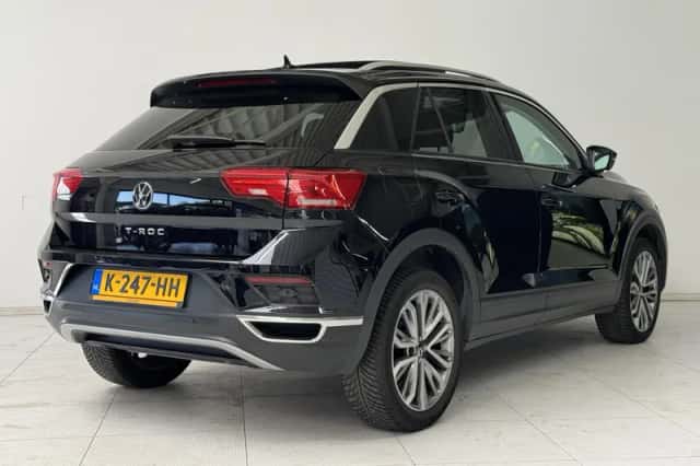 Volkswagen T-Roc (2021) thumbnail 2