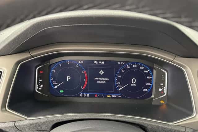 Volkswagen T-Roc (2021) thumbnail 4