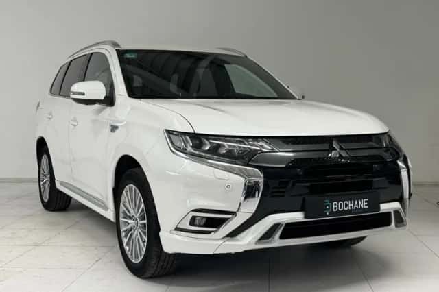 Mitsubishi Outlander (2021) thumbnail 4