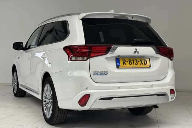 Mitsubishi Outlander (2021) thumbnail 5