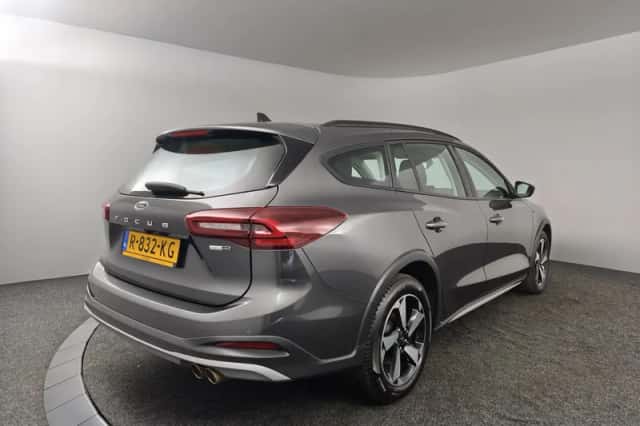 Ford Focus (2023) thumbnail 2