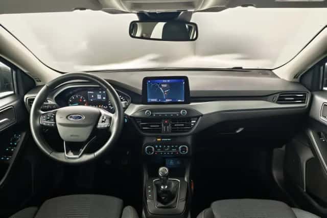 Ford Focus (2023) thumbnail 3