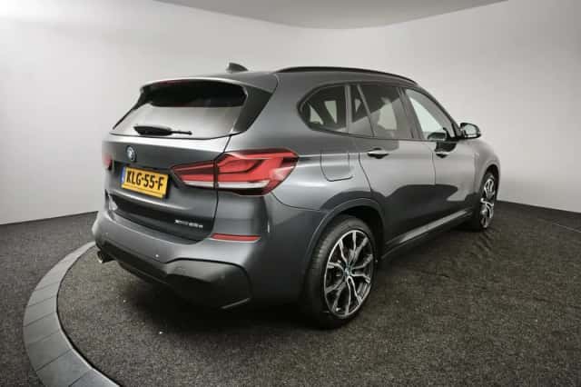 BMW X1 (2022) thumbnail 2