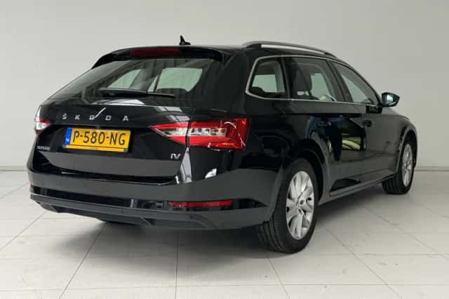 Škoda Superb (2022) thumbnail 2