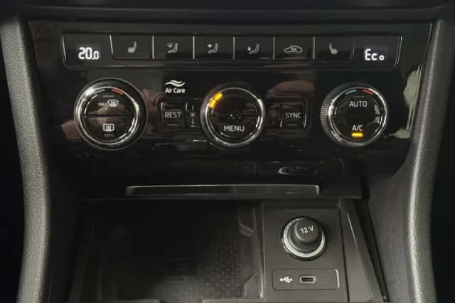 Škoda Superb (2022) thumbnail 5